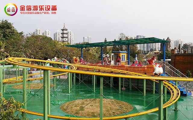 滑行龙过山车